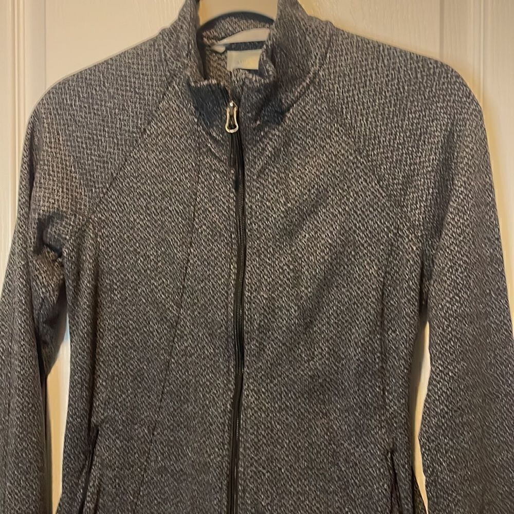 ATHLETA DARK GRAY AND BLACK DESIGN FULL ZIP LONG SLEEVE ATHLETIC JACKET - XS